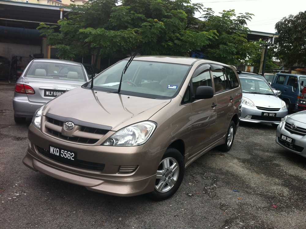 toyota innova 2.0 (a)