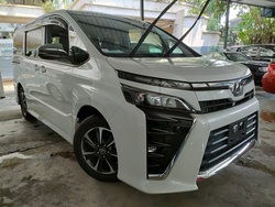  Toyota Voxy 2.0 Zs Facelift