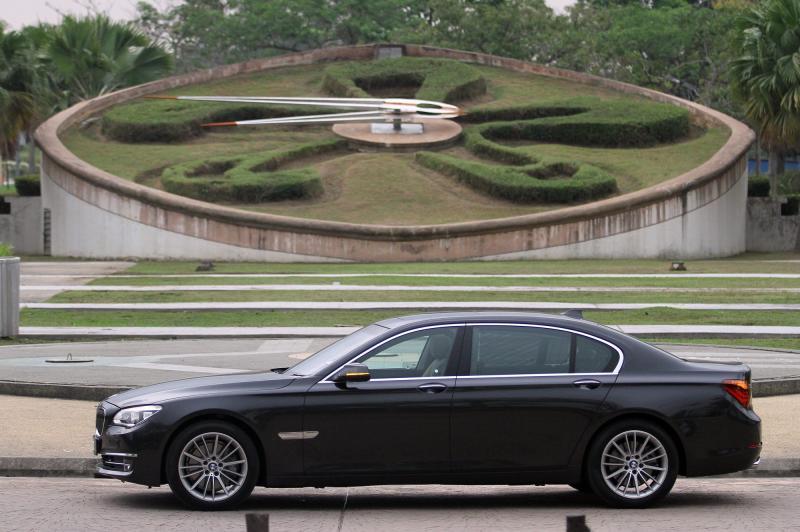 BMW730Li