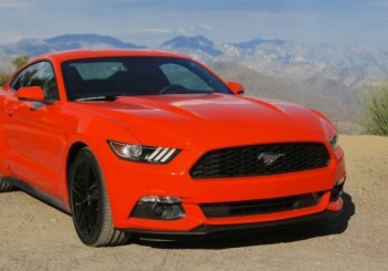 2015-Mustang-EcoBoost-Static-Angeles-Hwy-014