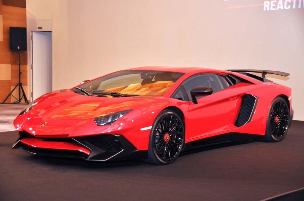 Lamborghini Aventador LP 750-4 Superveloce gets a showing | CarSifu