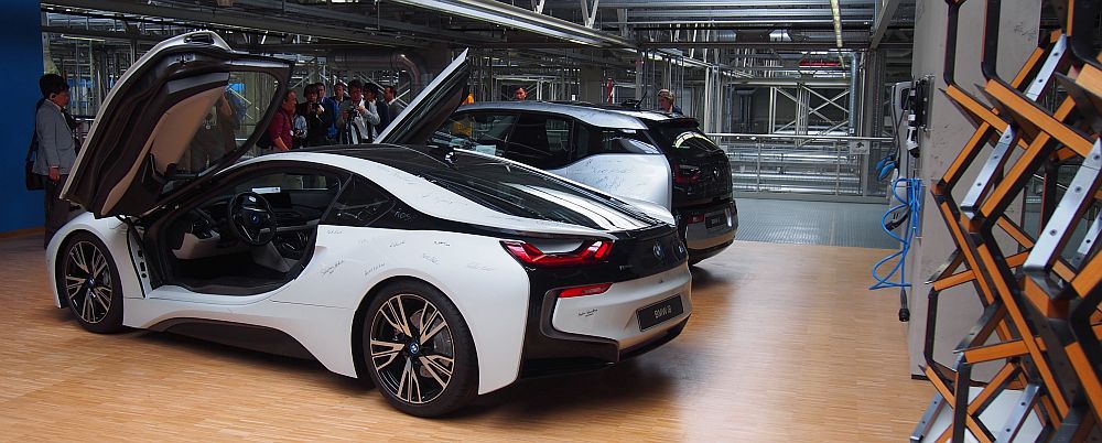 An i8 and i3 are on display at the Leipzig plant.