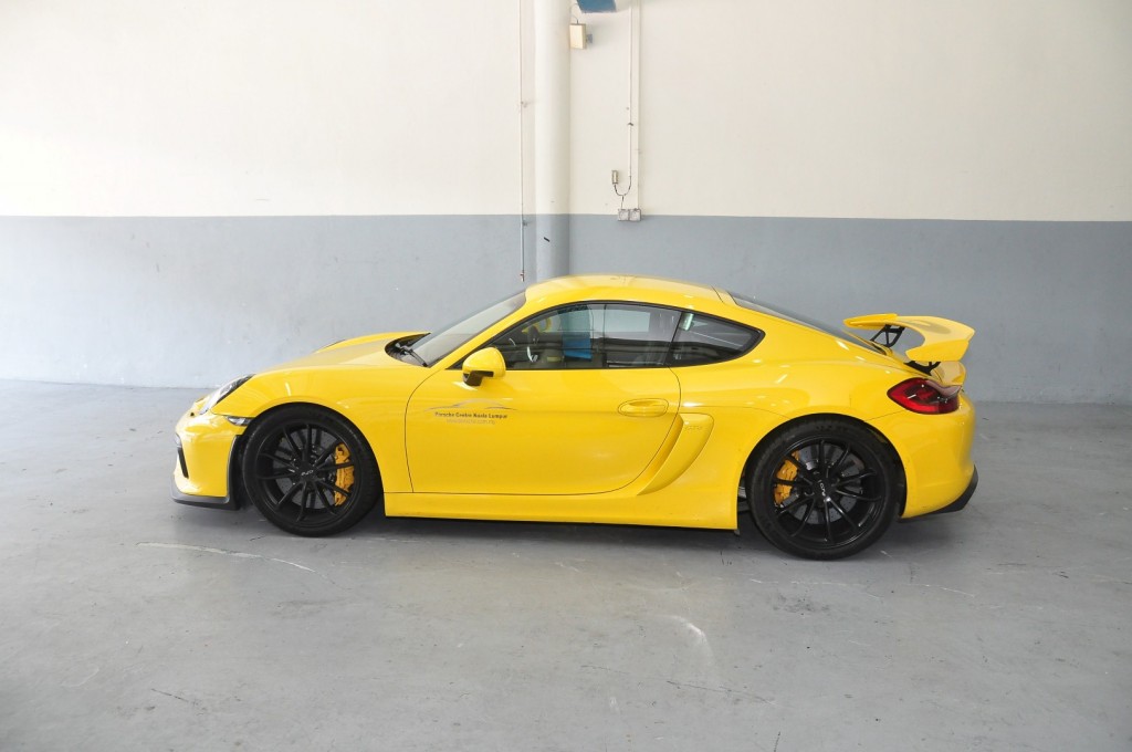 Porsche Cayman GT4 at SIC - 08