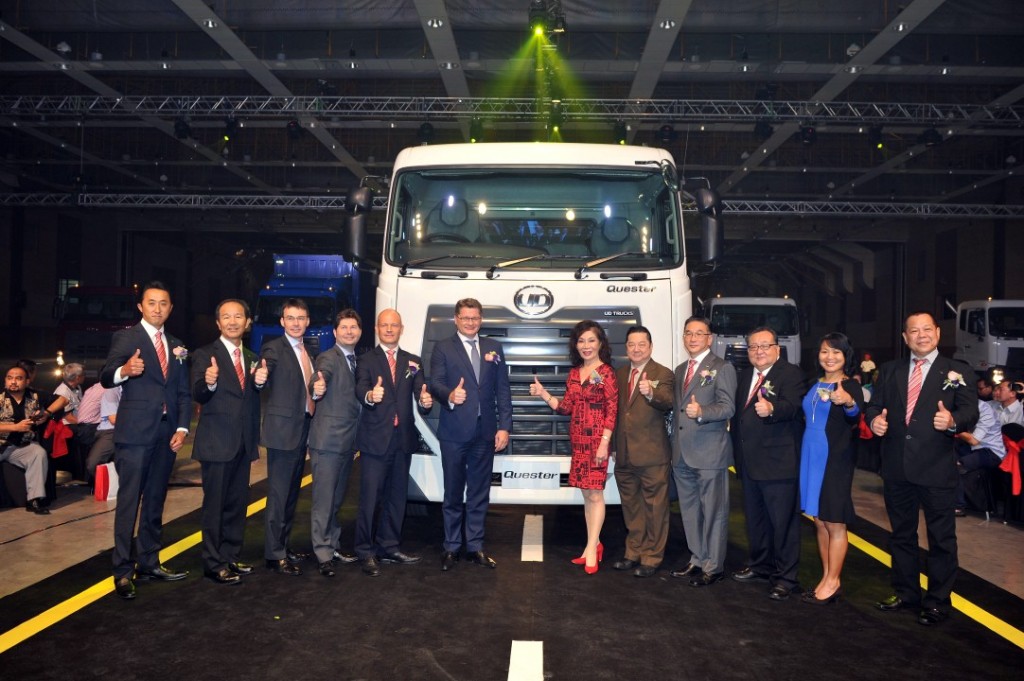 From left: Toshihiko Odawara, Director, UD Brand and Product Line; Naoki Kobayashi, UD Trucks Sales Director Malaysia; Filip Van den Heede, Vice President, Aftermarket, Asia Oceania Sales, Volvo Group; Christophe Martin, Senior Vice President, Renault Trucks; Mats Nilsson, President Volvo Group Malaysia; Jacques Michel, President, Asia Oceania Sales, Volvo Group; Dato’ Rosie Tan, Executive Vice President, Tan Chong Motor Holdings Berhad; Dato’ Robert Tan, Chief Operating Officer, APM Automotive Holdings Berhad; Tan Keng Meng, Executive Director, Tan Chong Industrial Equipment Sdn Bhd; Wong King Yoon, Chief Executive Director, Tan Chong Industrial Equipment Sdn Bhd; Jaclyn Loy, Executive Vice President and Head of Finance, Truck Group; Lee Kong Leong, Senior General Manager, Sales and After Sales, Tan Chong Industrial Equipment Sdn Bhd, with the newly launched UD Quester 8L