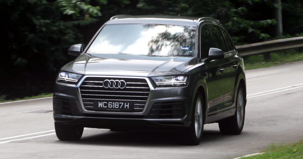 Shoot panning/moving shots and still photos of Audi Q7 and Volvo XC90 .- Art Chen/ The Star.