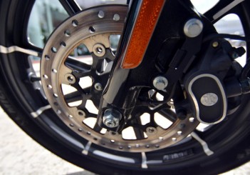 Harley-Davidson Iron 883 - 10