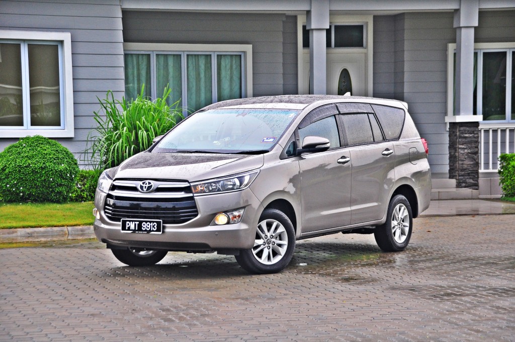 Toyota Innova 2.0G - 02