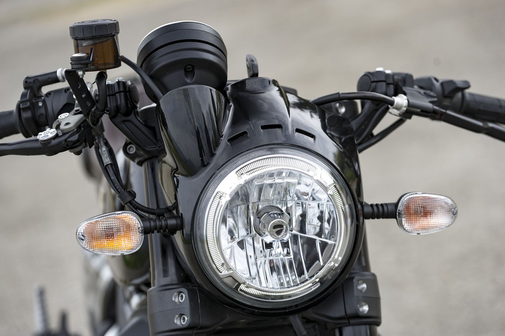 Caf+¿ Racer Static 47