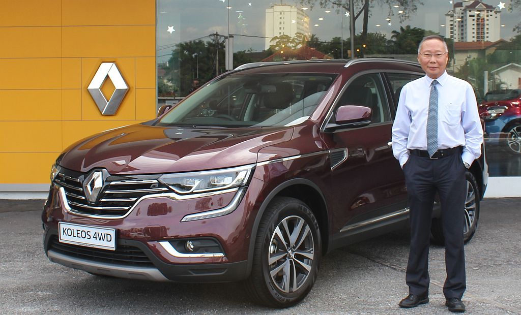 New Renault Koleos 4WD_In Marron Red_with Mr Kuan Kim Luen, CEO, TCEC_1