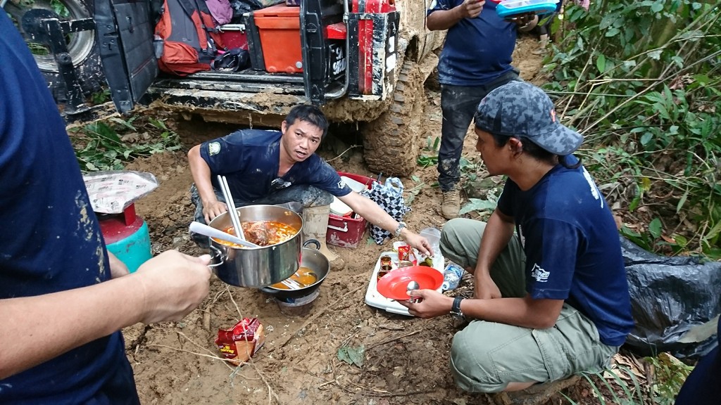 Being on the trail is no problem for the recovery team guys, as you can break out your portable gas stove anywhere and bang up something for the other team members.