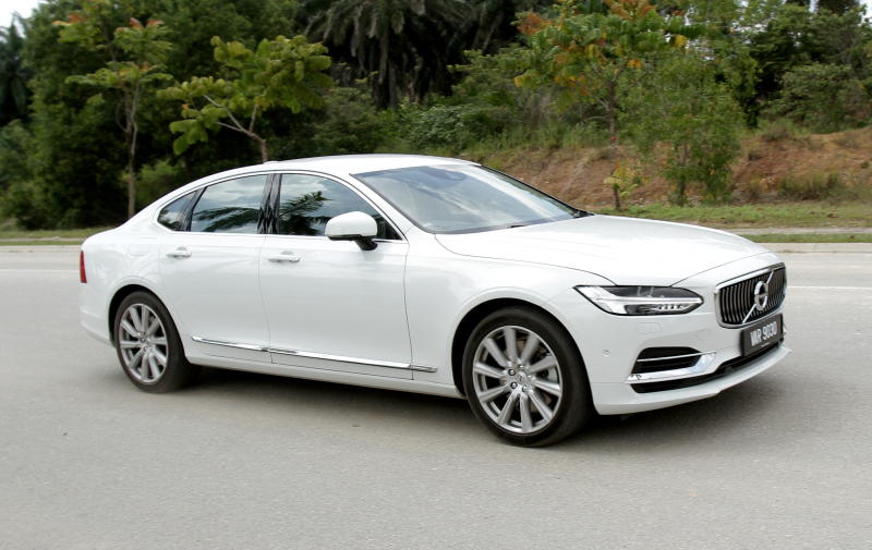 2017 Volvo S90 T8 Twin Engine AWD (Inscription) (1)