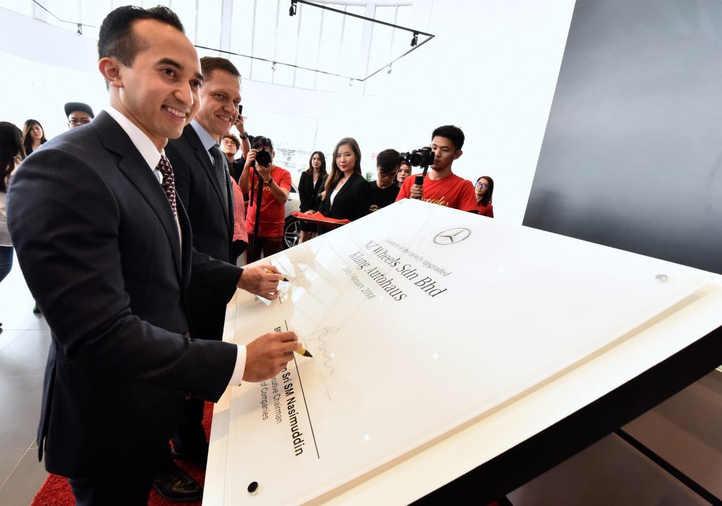 At the launch of the newly enhanced Mercedes-Benz NZ Wheels Klang Autohaus. Naza Corp Holdings Sdn Bhd joint group executive chairman SM Nasarudin SM Nasimuddin (left), and Mercedes-Benz Malaysia president and CEO Dr Claus Weidner. 