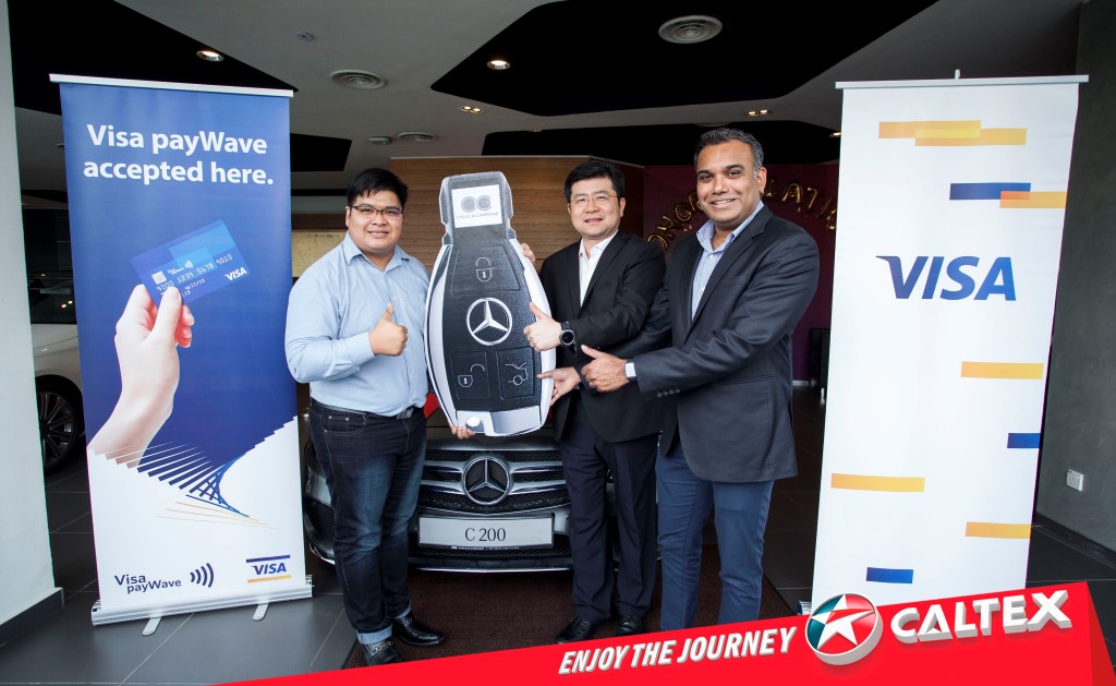 From left: Gary Yap Zeak Wang, winner of the “Wave and Win” promotion, with Visa Malaysia country manager Ng Kong Boon and Chevron Malaysia Ltd finance manager Thilaghan Mohanadas.