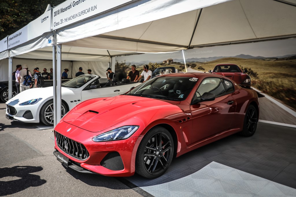 Maserati GranTurismo MC (in red) and GranCabrio Sport (in white).