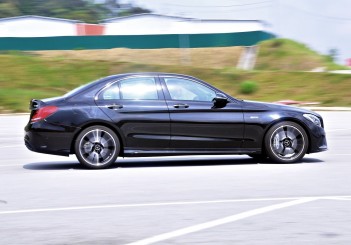 Mercedes-AMG C43 - 40