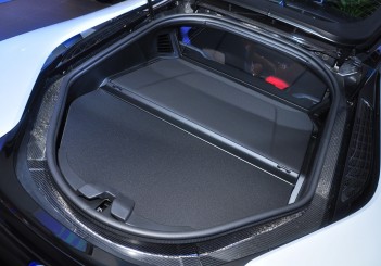 BMW i8 Coupe - 38