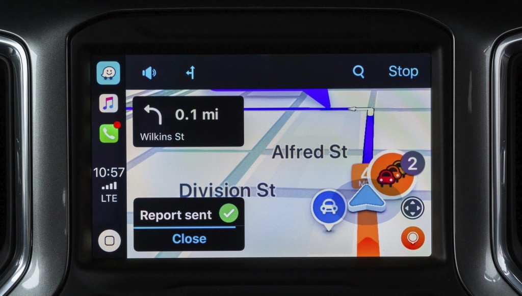 Waze and Apple CarPlay finally integrate CarSifu