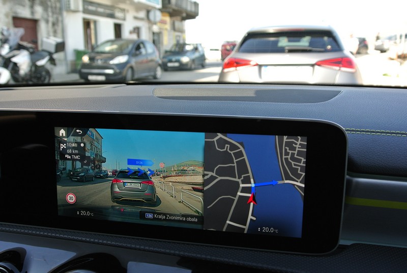 The augmented reality feature superimposes a blue arrow in the front camera video to show the correct turn-off.