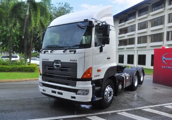 Hino launches SR1E 700 6x2 prime mover Hino SR1E 700 6x2 prime mover - 01