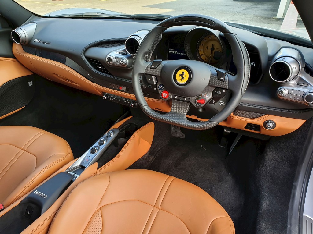 Ferrari_F8_Tributo_Cabin_2019 (4)