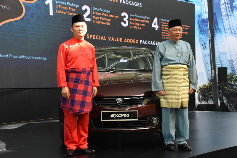 Dr. Li Chunrong, CEO of Proton (left) and Datuk Radzaif Mohamed, DCEO of Proton at the launch of the updated Proton Exora 2019.