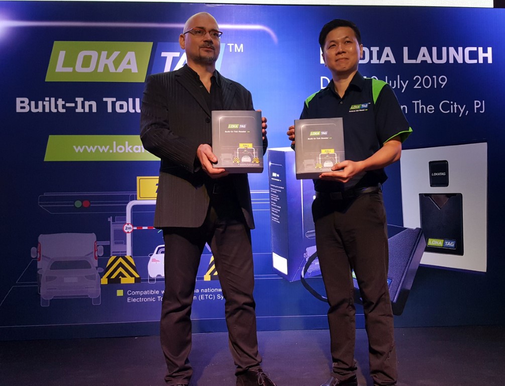 Efkon Asia Sdn Bhd director Helmuth Blasch (left) and Lokatech Engineering Sdn Bhd general manager Ng Shyh Kang launching the LokaTAG built-in toll reader. 