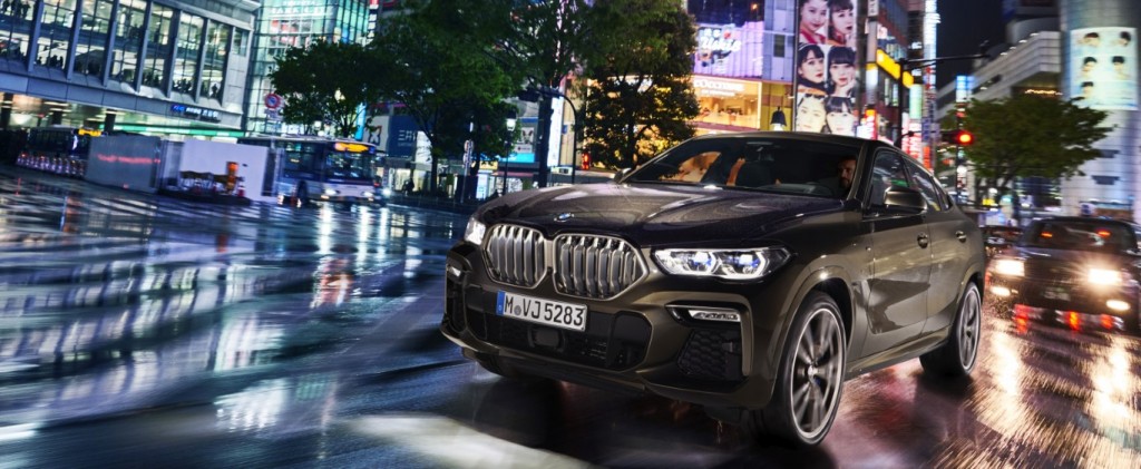 P90356688_highRes_the-new-bmw-x6-drivi