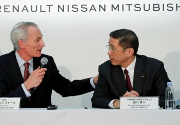 FILE PHOTO: Renault Chairman Jean-Dominique Senard and Nissan CEO Hiroto Saikawa attend a joint news conference in Yokohama