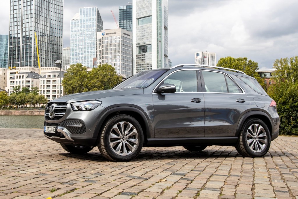 GLE 350 de 4MATIC Kraftstoffverbrauch gewichtet 1,1 l/100 km, CO2-Emissionen gewichtet 29 g/km, Stromverbrauch gewichtet 25,4 kWh/100 km// Weighted fuel consumption 1.1 l/100 km, weighted CO2 emissions 29 g/km, weighted power consumption 25.4 kWh/100 km