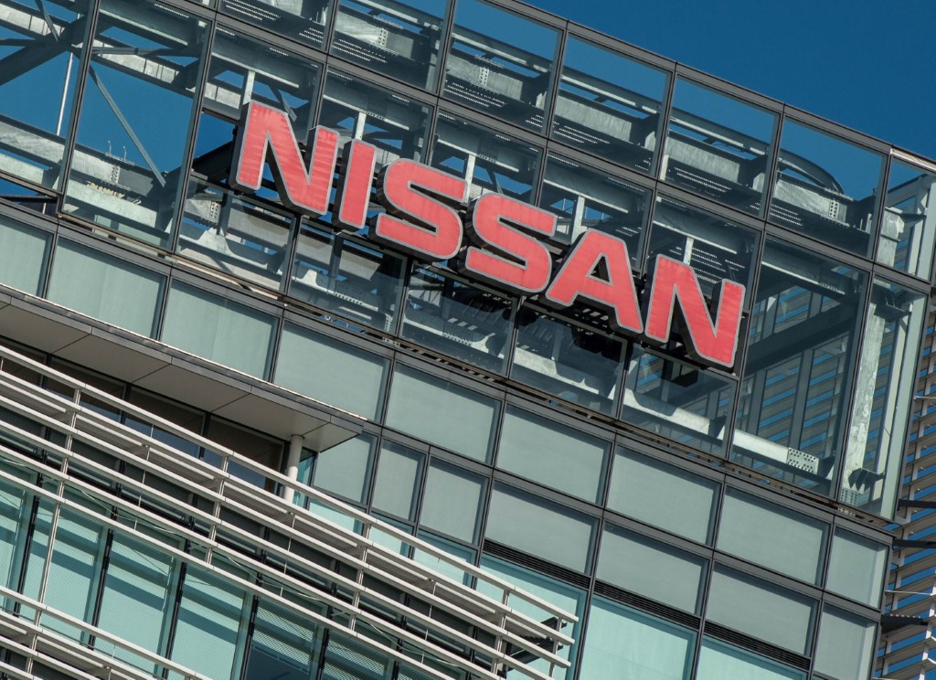 009_Nissan_Logo_-Custom.jpg