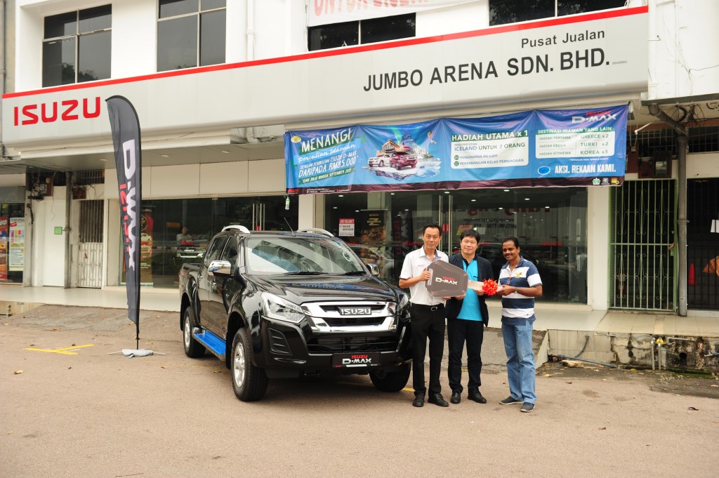 Sugumaran Nagappan (right) with his prize, the new Isuzu D-Max 2.5.