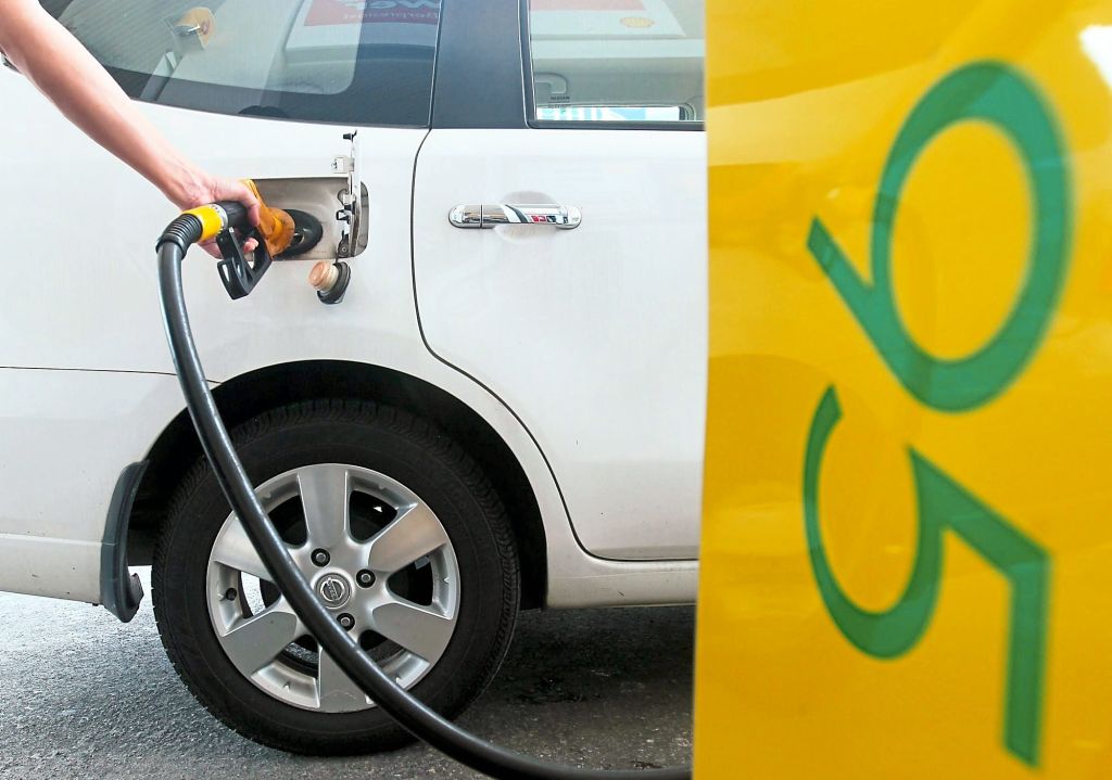 Ron95 Petrol Price To Be Floated In Stages From January Carsifu