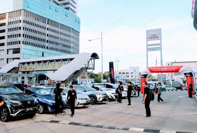 Participants of the Toyota 5 Continents Drive Project getting ready before beginning the journey.