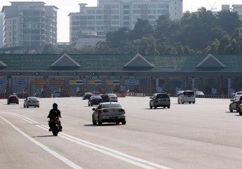 PLUS Expressway toll rates down 18% nationwide Plus Expressway Toll plaza
