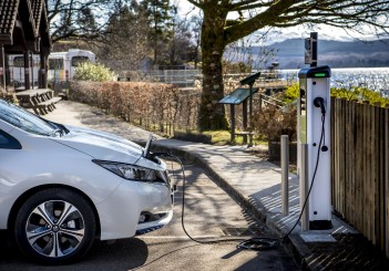 Nissan Leaf recharging (2)