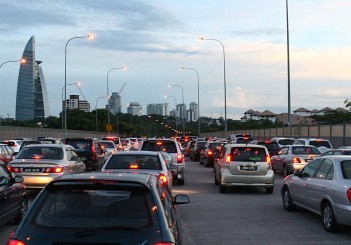 Govt further eases rule on passengers in cars Be safe