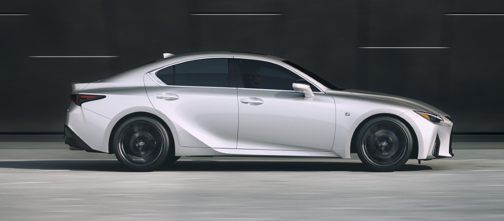 2021 Lexus IS sports sedan (3)