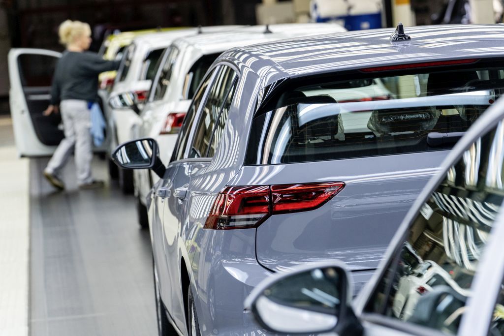 Germany's car industry shows signs of recovery, says Ifo CarSifu