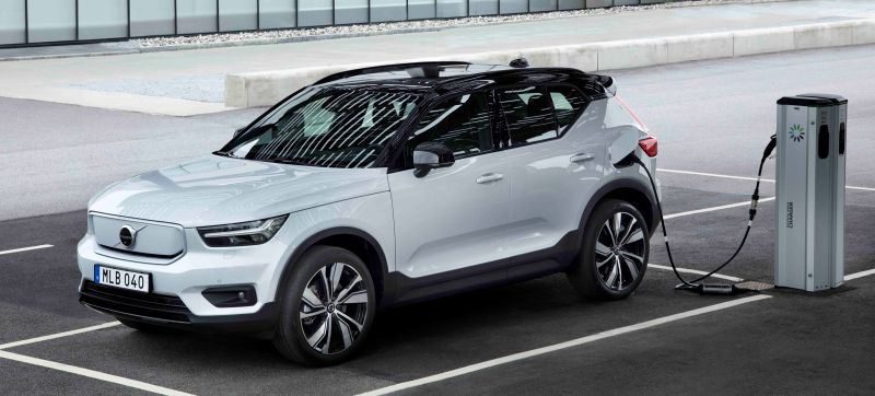 Volvo XC40 Recharge P8 AWD in Glacier Silver
