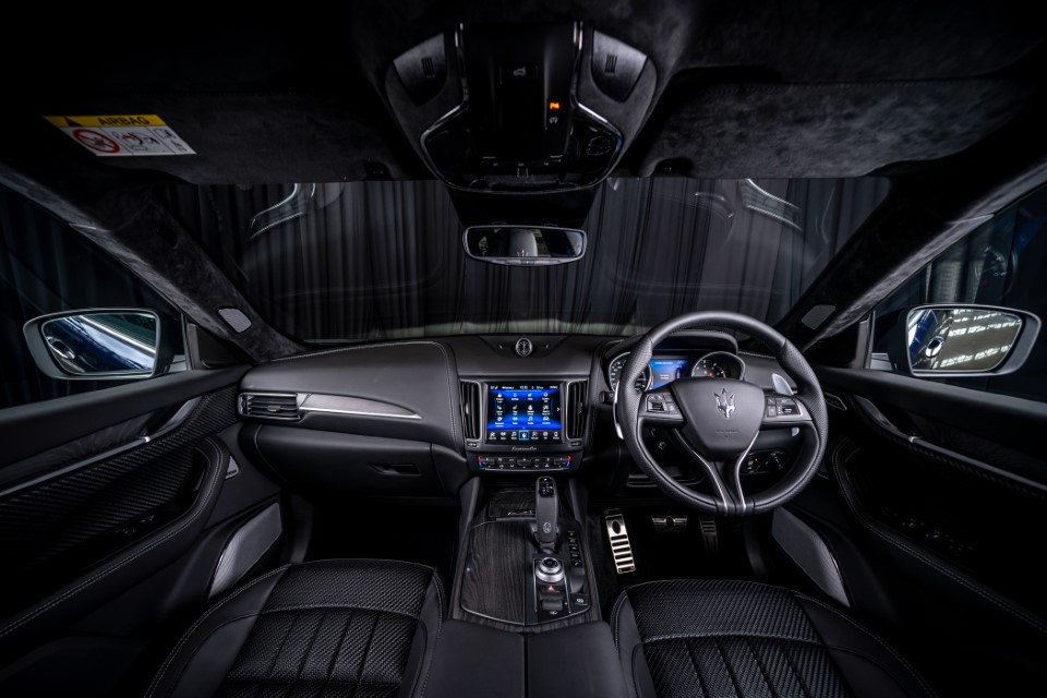 Levante Zegna Pelletessuta_Interior_Cockpit_AlcantaraRooflining