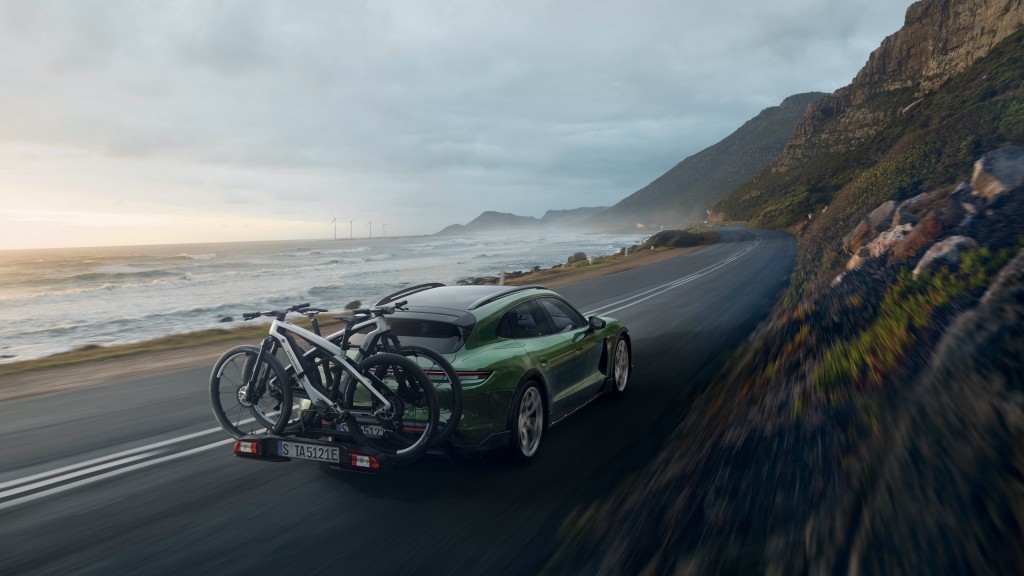 Porsche eBike SPORT_CROSS_Taycan Cross Turismo_rear carrier_on the road