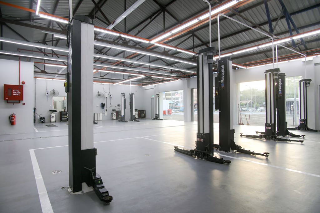 Auto Bavaria Service Fast Lane Service Bay