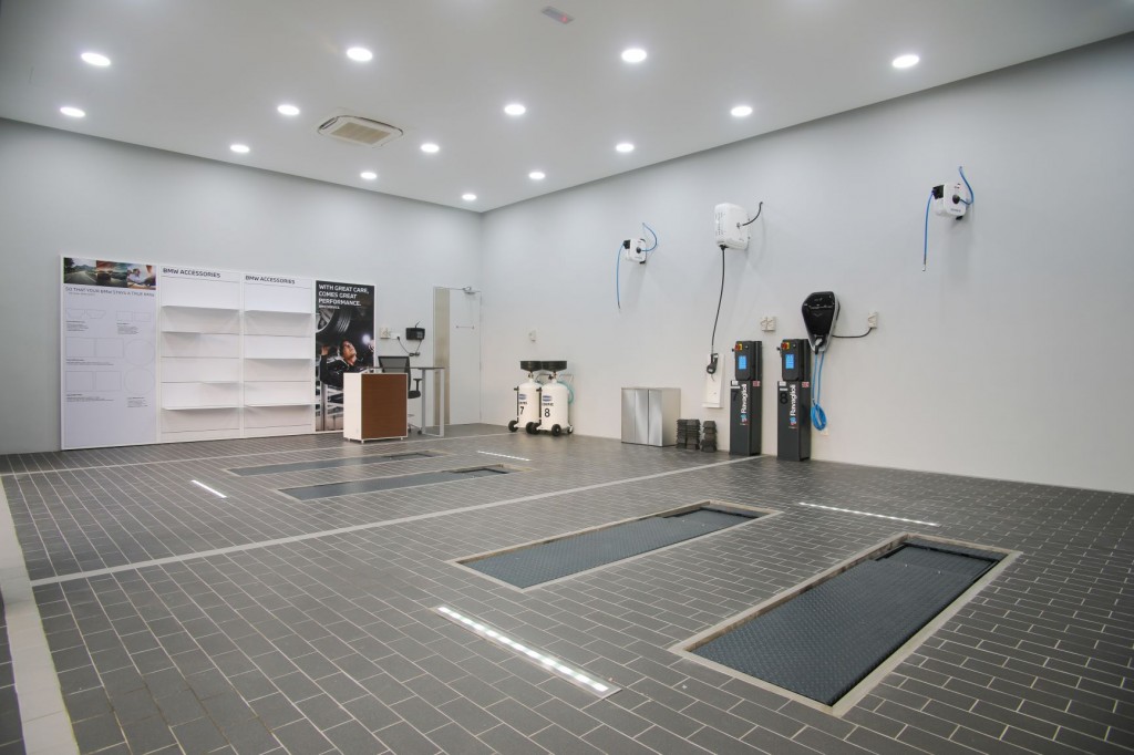 Auto Bavaria Service Fast Lane Service Bay (2)