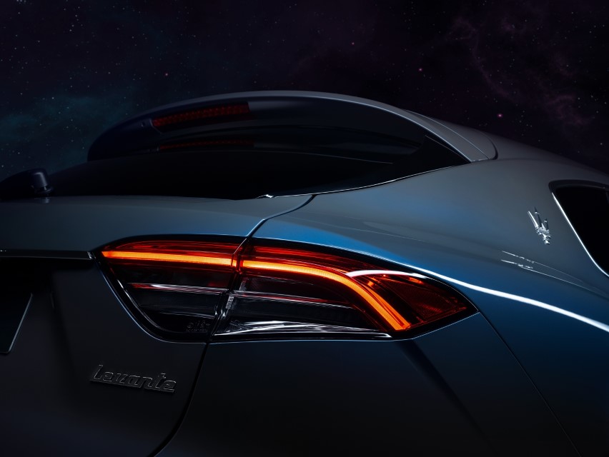 Small-17924-MaseratiLevanteHybrid