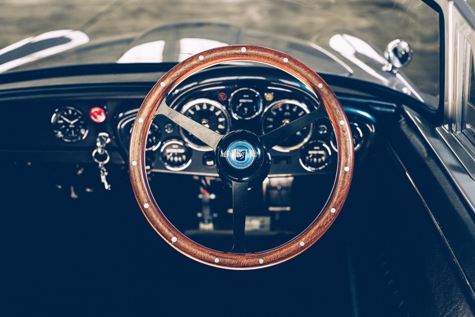 TLCCAstonMartin007FinalImageSteeringwheelReEdit