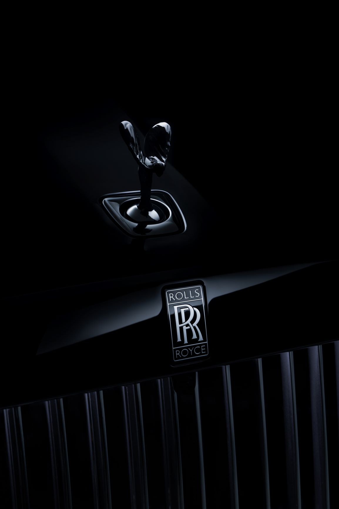 RRBB_17 Studio detail badge grille with SoE portrait