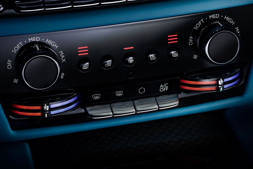 RRBB_61 Studio detail heated seat and steering wheel functions