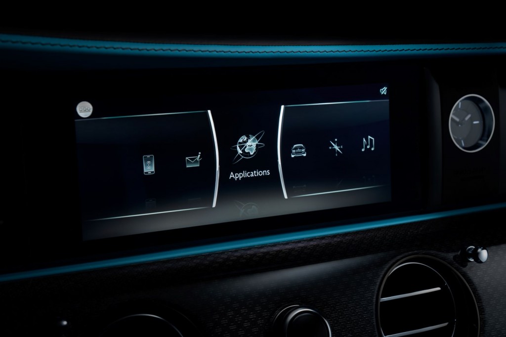 RRBB_63 Studio detail front display monitor