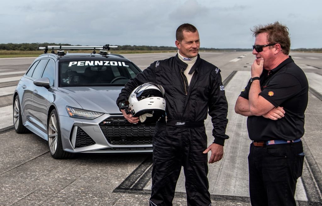 HennesseyXmasTreeRecord_003_LtoR-HennesseydriverSpencerGesweinandJohnHennessey