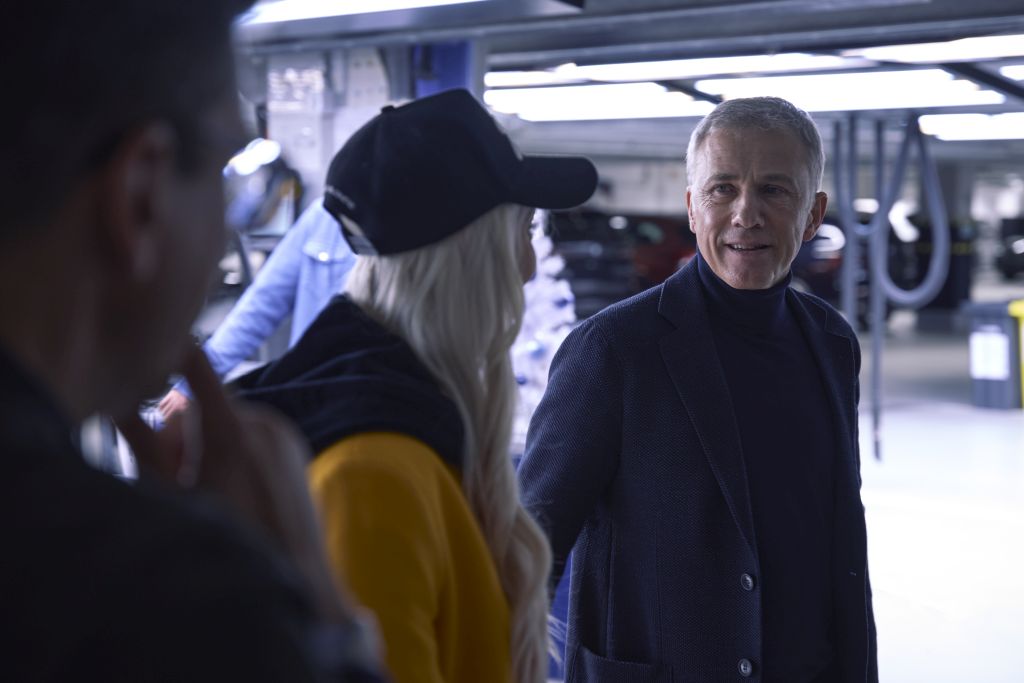 P90447291_highRes_the-bmw-christmas-fi